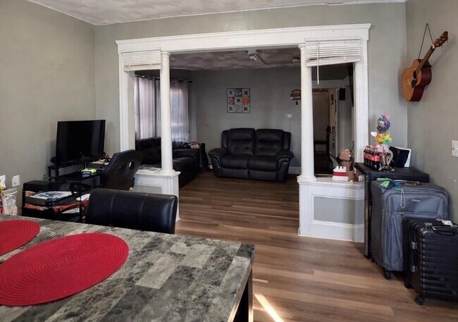 Building Photo - 55 Alton St