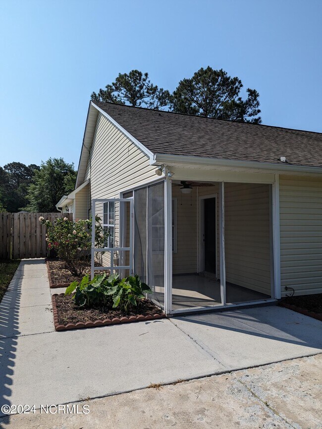 Building Photo - 103 Bay Tree Cir