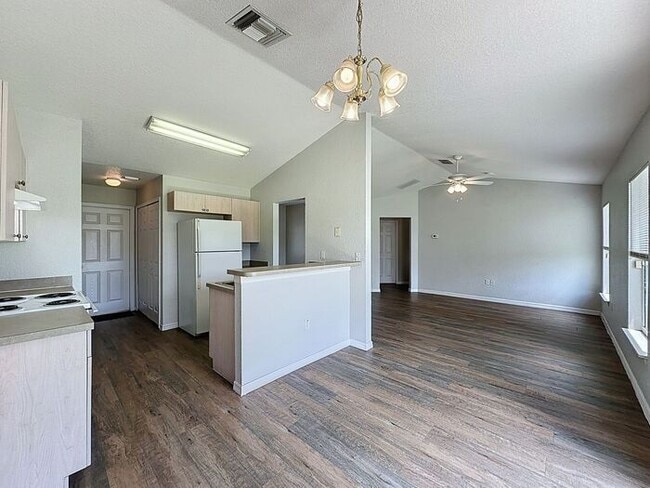Foto del edificio - Single Family Home in Village 7 Poinciana