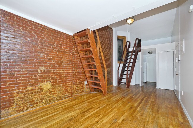 Building Photo - 691 10th Ave