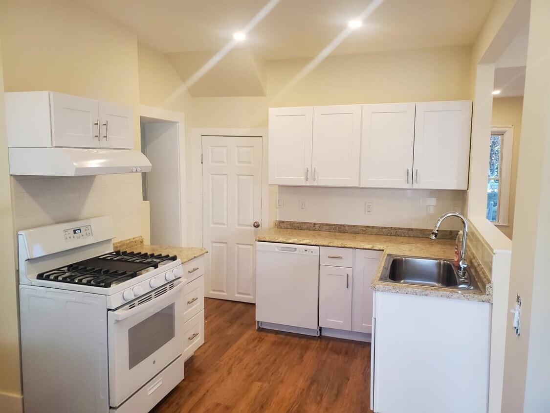 kitchen - 160 Church St