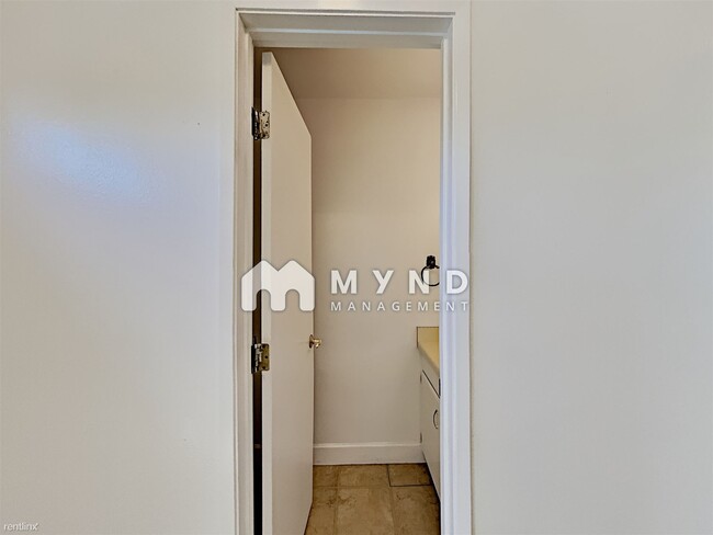 Building Photo - 3 br, 2 bath Townhome - 6 Smithridge Park
