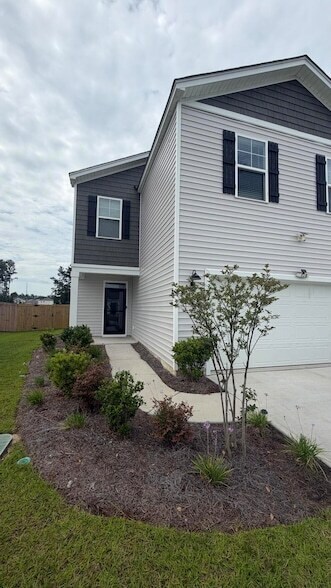 Foto del edificio - 742 Ladywood Dr