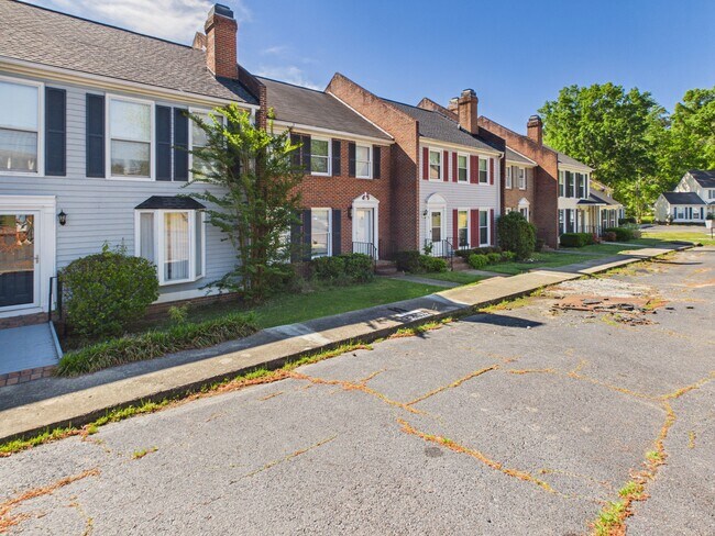 Foto del edificio - 1985 Briarcliff Rd