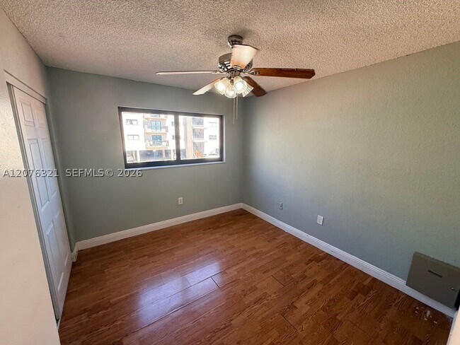Foto del edificio - 6950 W 6th Ave