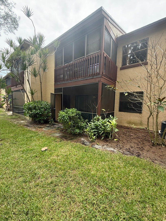 Foto del edificio - 1303 Lakeview Dr E