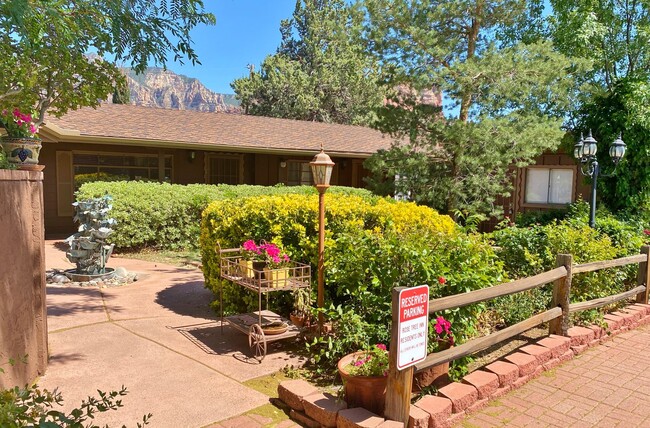 Foto del edificio - ROSE TREE INN - UPTOWN SEDONA- FURNISHED  ...