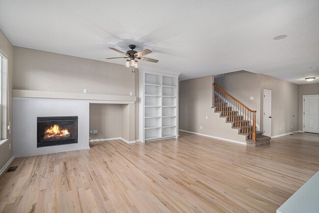 Foto del edificio - 4 bed/4 bath, Three Story Home Backing to ...