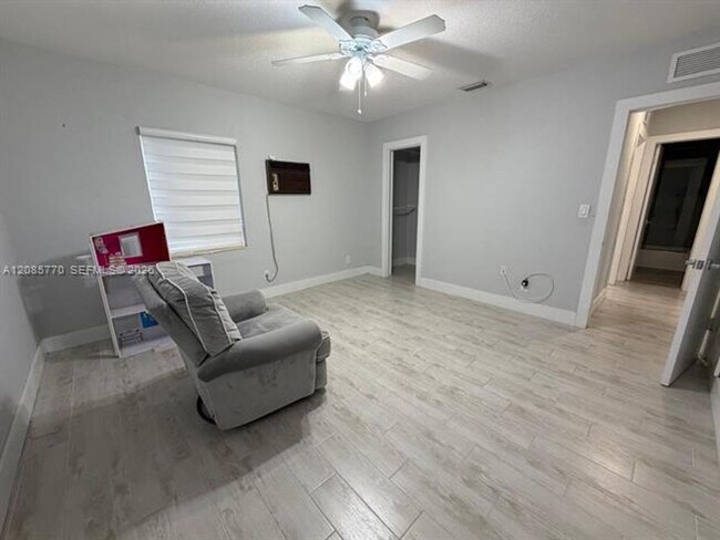 Building Photo - 630 SW 46th Ave