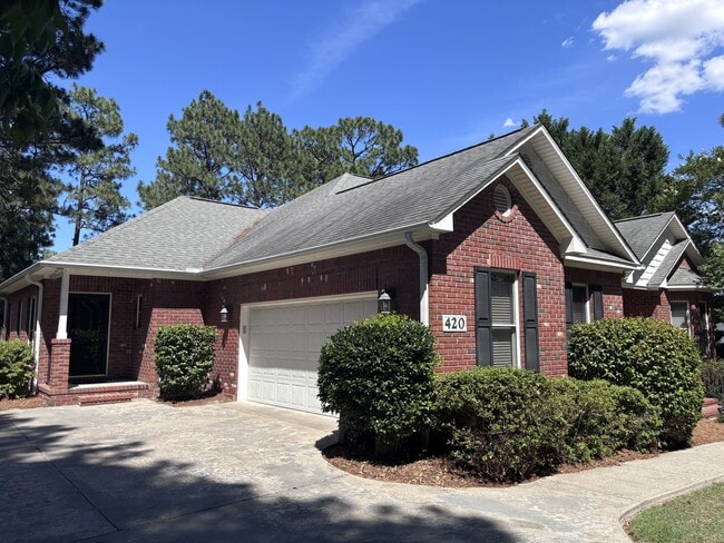 Building Photo - 420 Lake Forest Dr SE