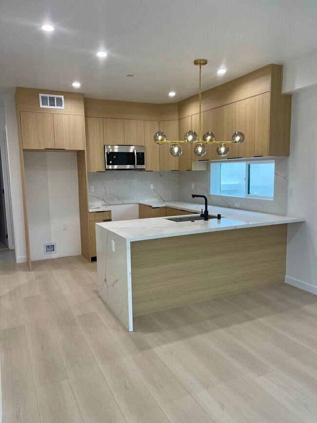 Foto del edificio - 611 W 41st Pl