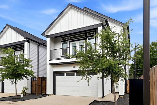 Foto del edificio - 6476 T C Jester Blvd