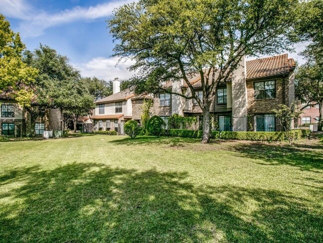 Building Photo - 333 Melrose Dr