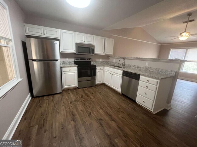 Foto del edificio - 545 Rustwood Dr