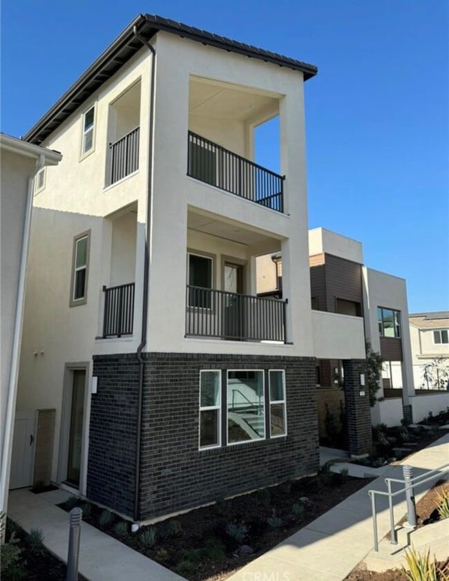 Building Photo - 114 Seep