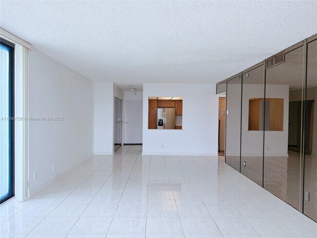 Foto del edificio - 20355 NE 34th Ct