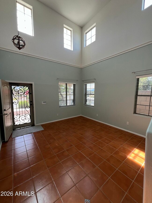 Building Photo - 2552 W St Catherine Ave