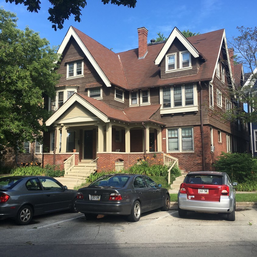 Primary Photo - 1862 N Cambridge Ave