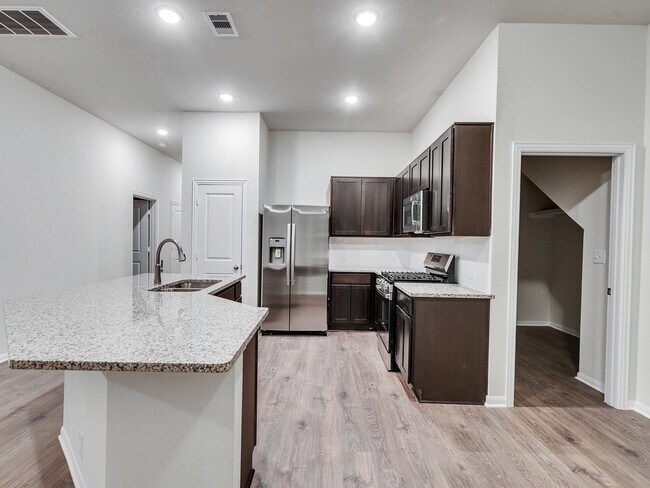 Building Photo - 408 Magnolia Ln