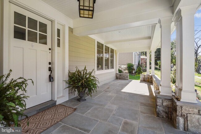 Foto del edificio - 8703 Bradmoor Dr