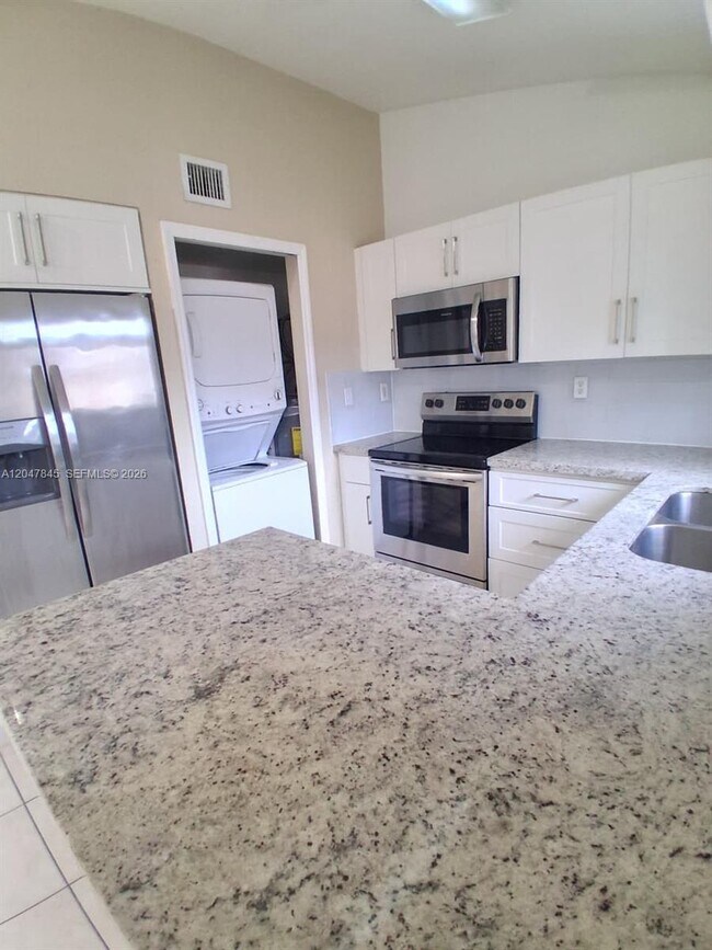 Foto del edificio - 17318 NW 74th Ave