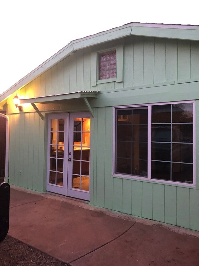 Foto del edificio - Cute, private, pet friendly 1 BD/ 1 bath h...