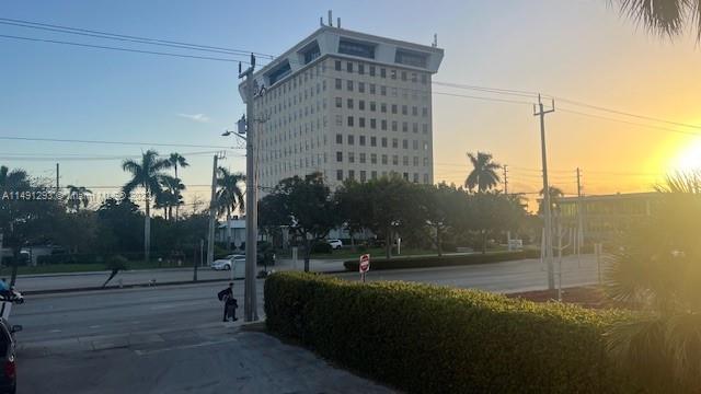 Building Photo - 1333 E Hallandale Beach Blvd