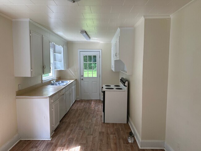 Foto del edificio - Charming 3 bedroom, 1 bathroom home availa...
