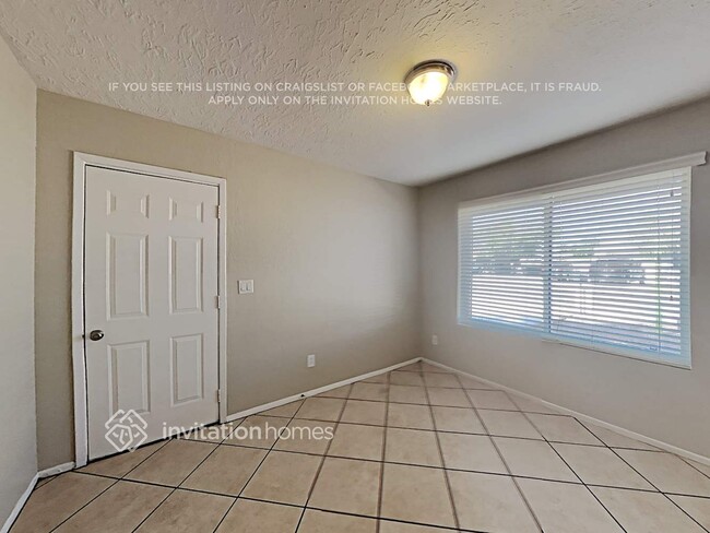 Building Photo - 615 E Laredo St