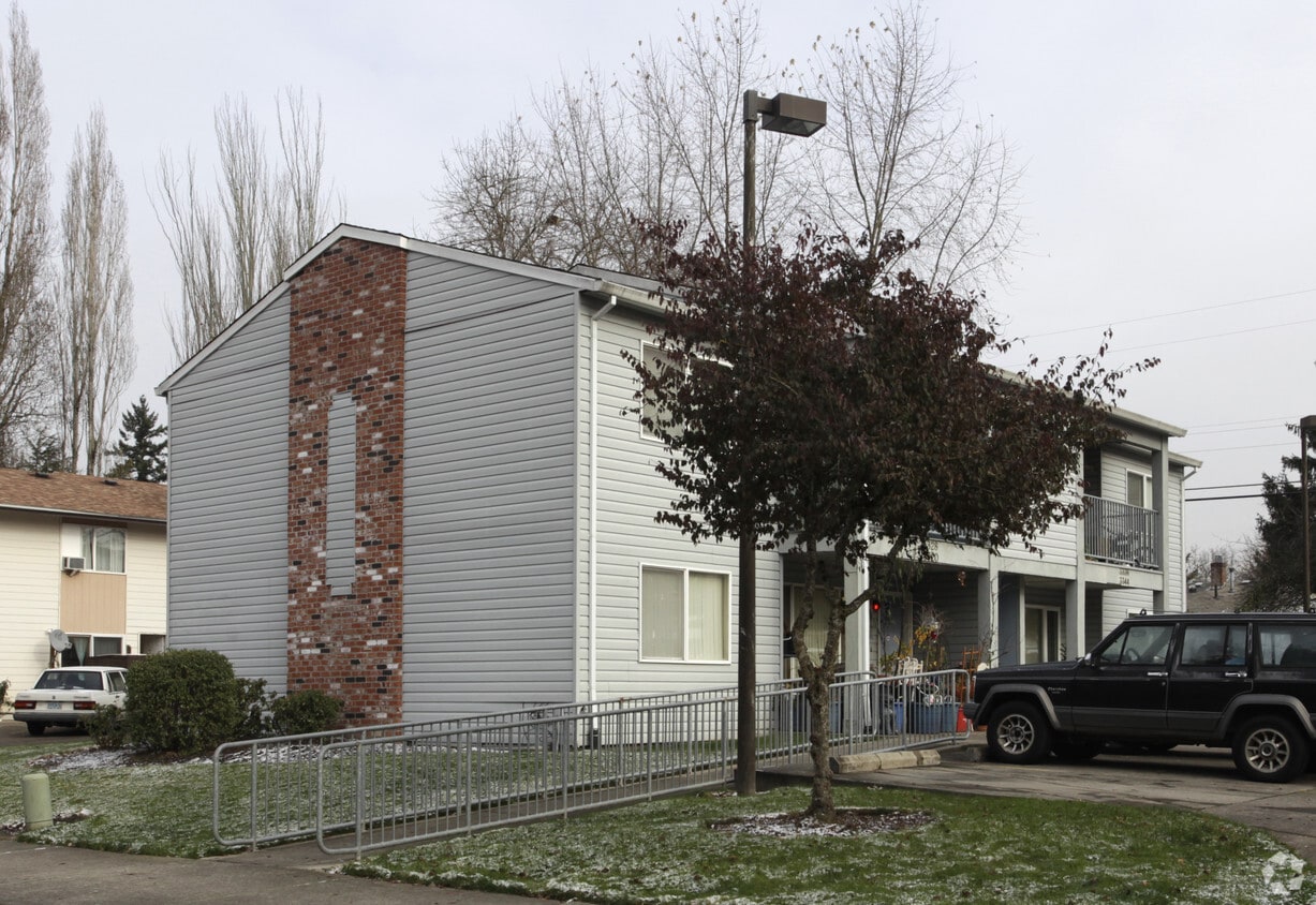 Building Photo - 3320-3374 SW 125th Ave