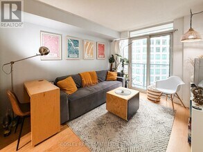 Building Photo - 20 Blue Jays Way