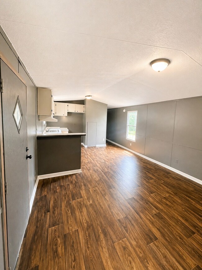 Building Photo - 6 Fowler Cir
