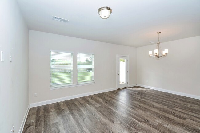 Building Photo - 831 Holland Ct