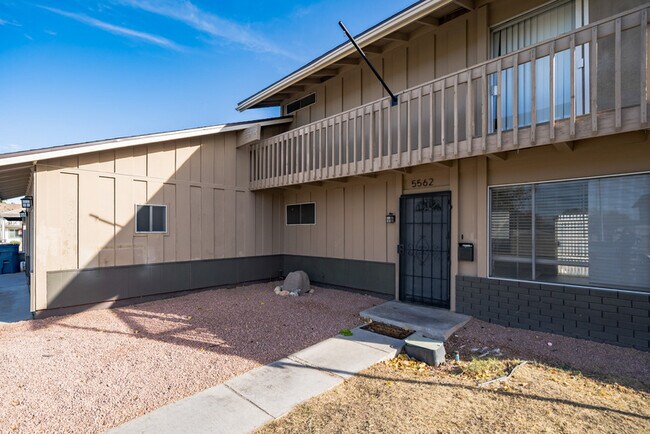 Foto del edificio - 5562 Clydesdale St