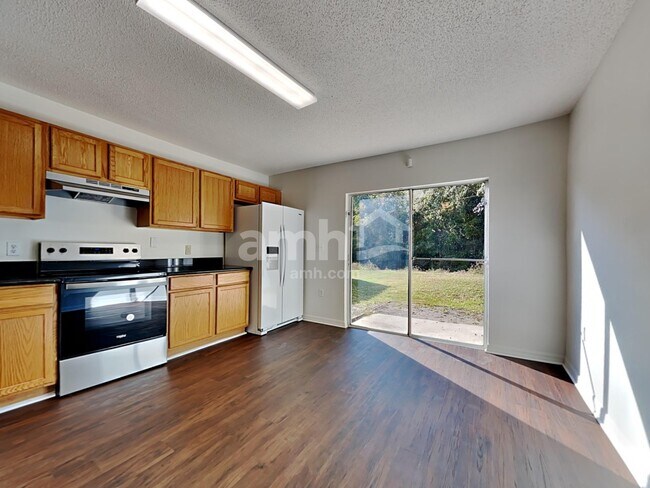 Foto del edificio - 6686 Gentle Oaks Dr E