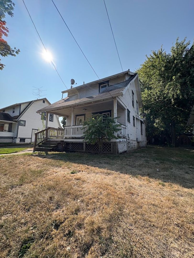 736 Lovers Ln Akron, OH 44306 – photo 2