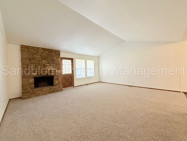 Foto del edificio - For Lease | South Tulsa Duplex | Available Now!