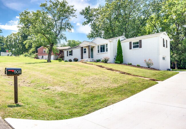 Foto del edificio - 5011 Lewisdale Ct