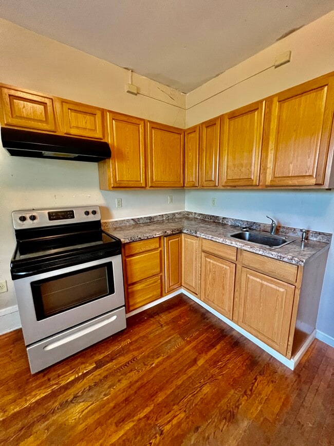 Building Photo - 145 Lorentz St