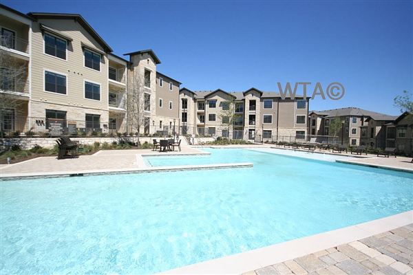 Foto del edificio - 650 Louis Henna Blvd