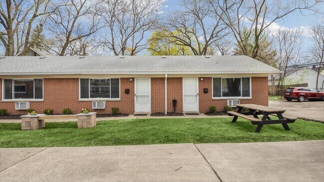 Foto del edificio - 1619 W Nine Mile Rd