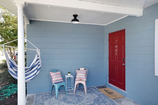 Foto del edificio - VACA or Short Term Furnished Chic Monthly Rental Home in Bradenton, FL