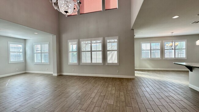 Building Photo - $3,200 Shepherd & Locan 5 Bedroom, Solar -...