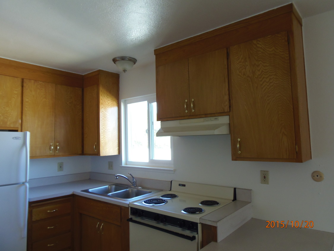 Primary Photo - 140 Bay St