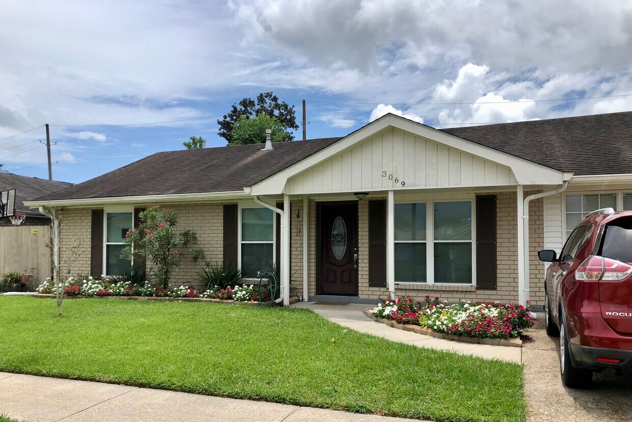 Primary Photo - 3069 Sorbonne Dr