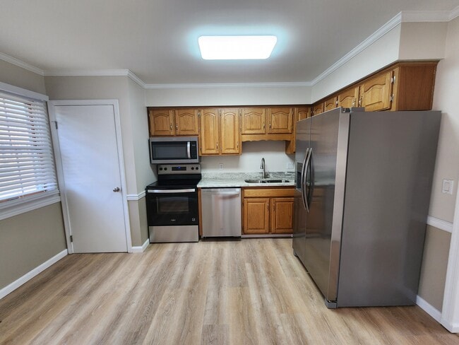 Building Photo - 860 Beaglin Park Dr