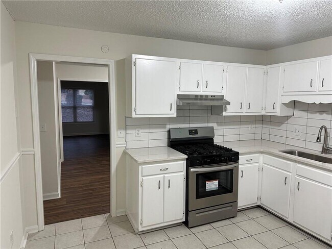 Building Photo - 4106 Hawthorne Cir