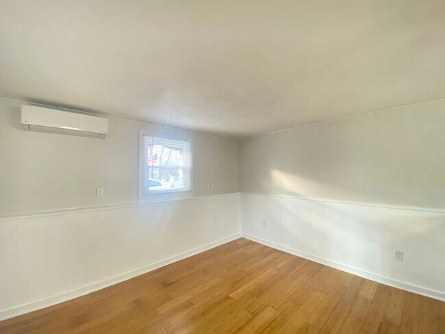 Building Photo - 30 Thorwald Ave