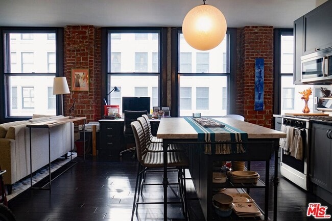 Foto del edificio - 460 S Spring St