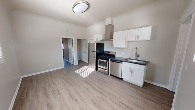 Foto del edificio - FREE RENT! 1 BED & 1 BATH UNIT AVAILABLE -...